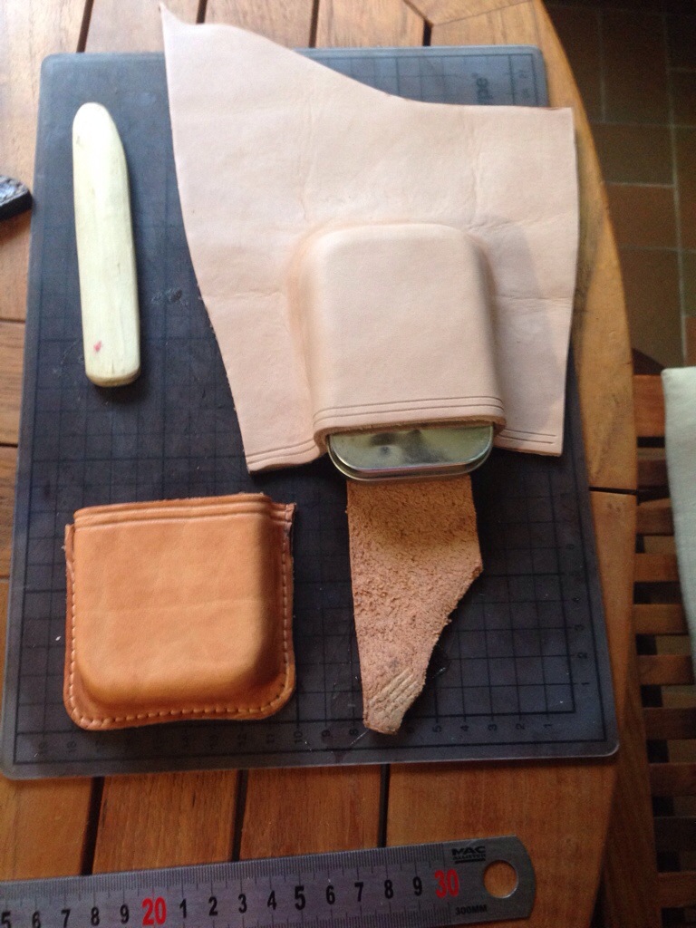 Une pochette en cache une autre