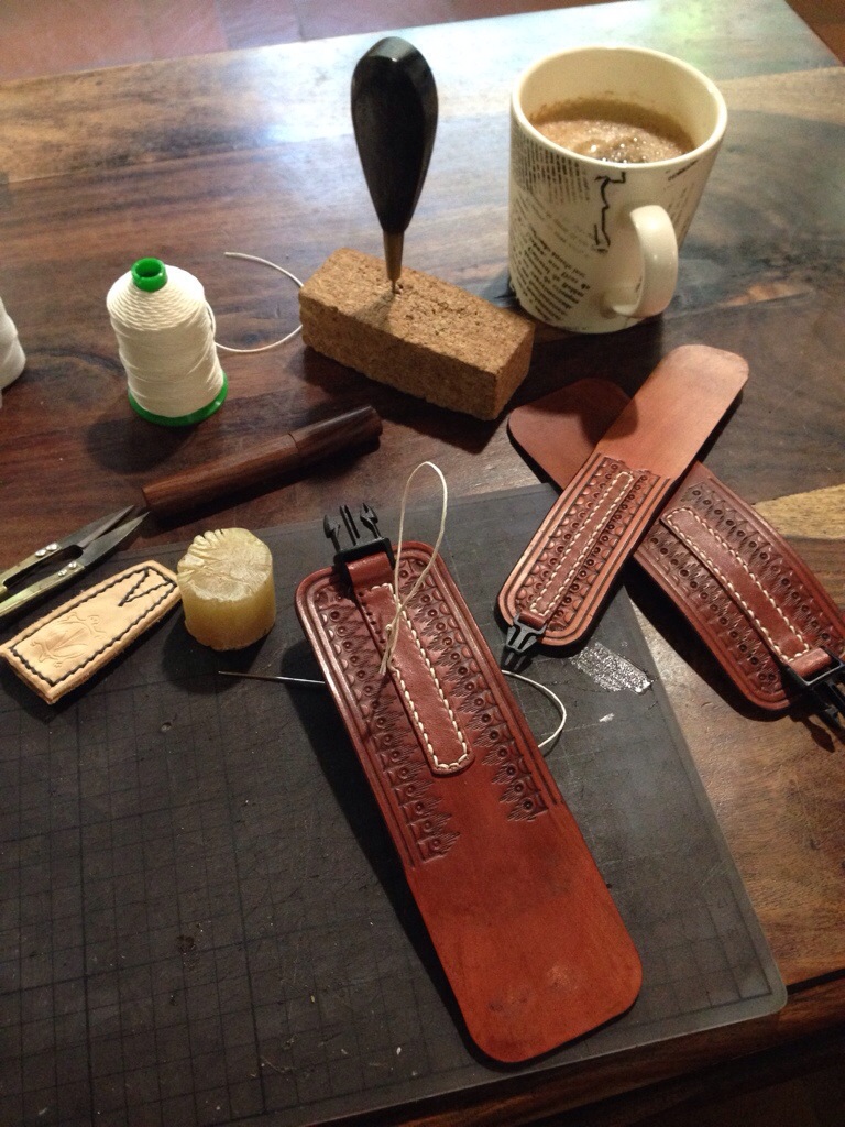 et la couture débute