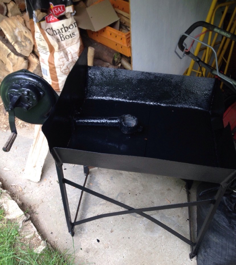 un coup de peinture pour lui redonner fier allure avant la remise en chauffe