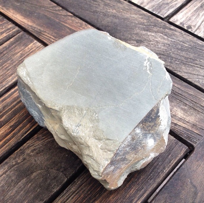 petite pierre de finition au grain très fin